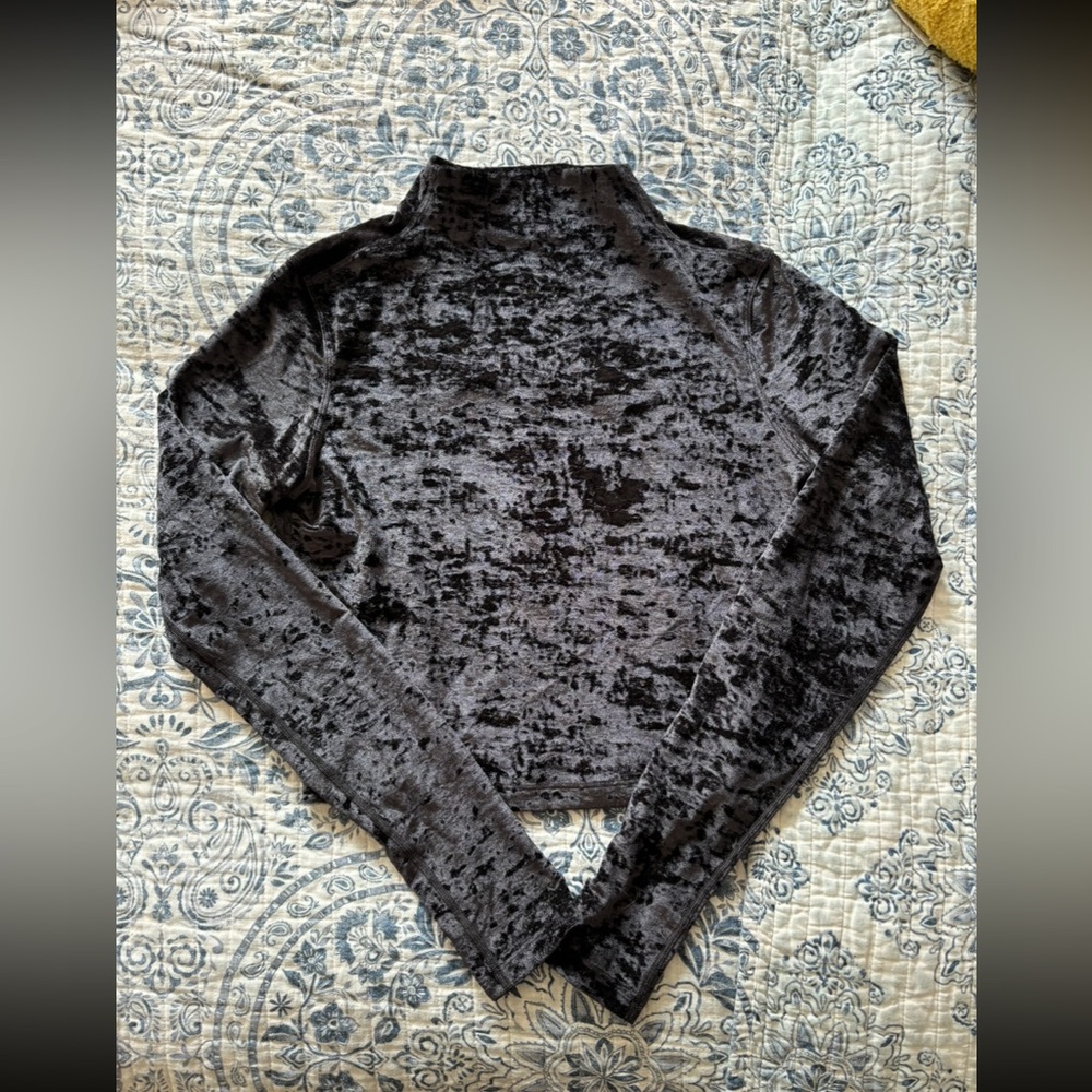 Lululemon crushed velvet long sleeve cropped T